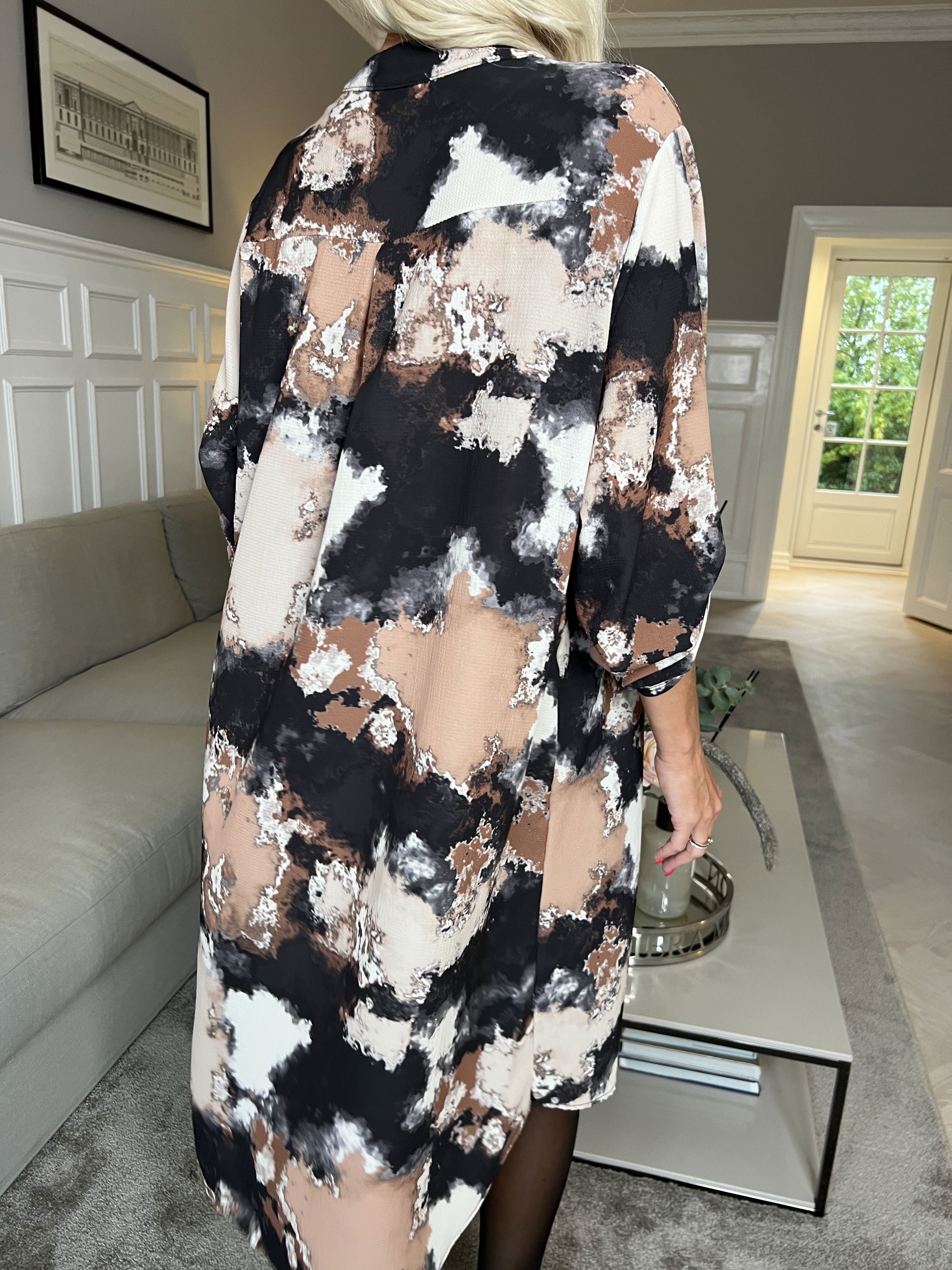 Vanesa Batik Long - Lätt och luftig mönstrad klänning